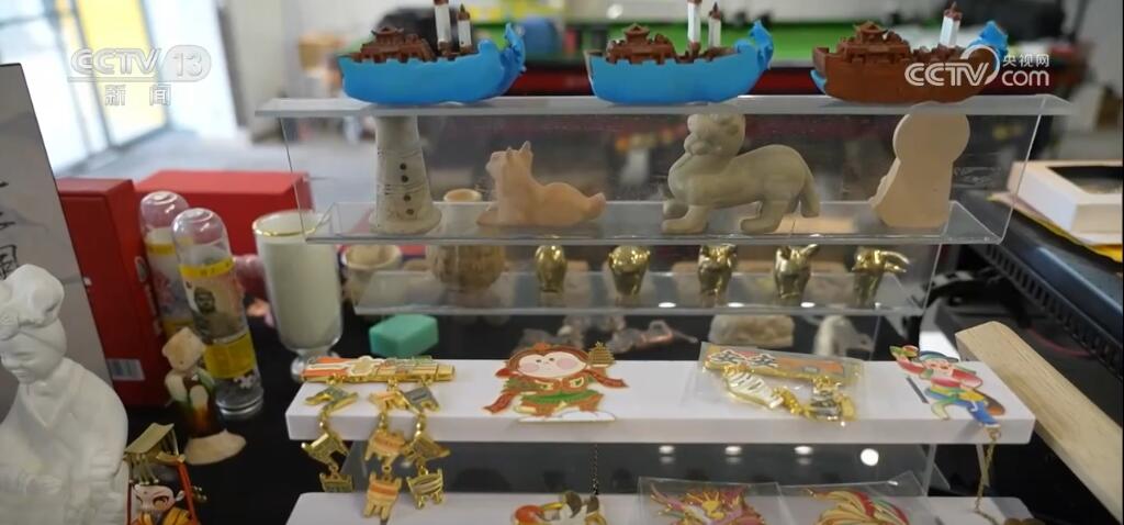 豐富多樣文創產品屢次“出圈” 年輕的他們讓文化消費“體驗化”